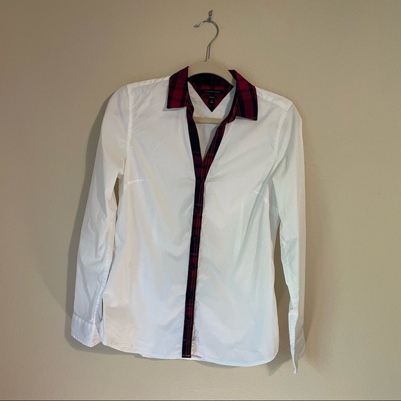 Tommy Hilfiger white cotton shirt with plaid details on collar and button area - Picture 2 of 10